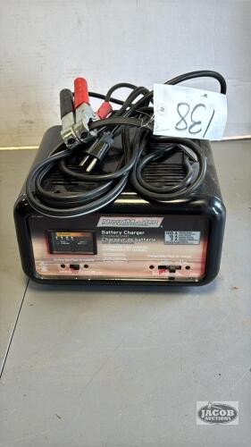 MOTOMASTER 6V/12V BATTERY CHARGER