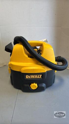 DEWALT 18V/120V VACUUM