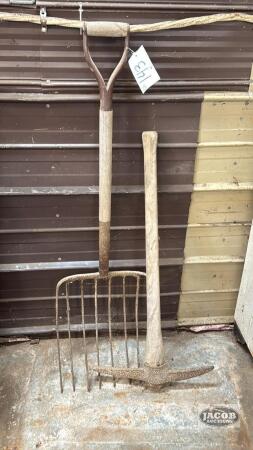 8 PRONG FORK AND PICK AXE
