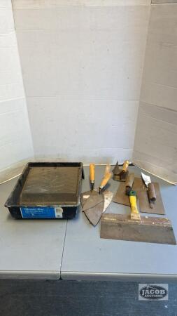 TROWELS AND PAINT TRAY