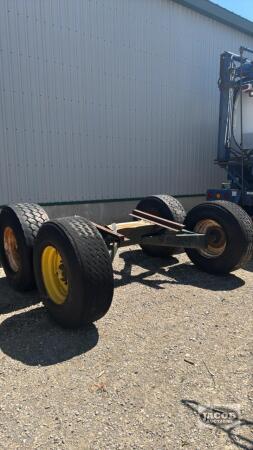 PAIR OF MANURE SPREADER AXLES