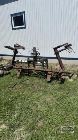 6 ROW FOLDING BEAN PULLER WITH GAUGE WHEELS