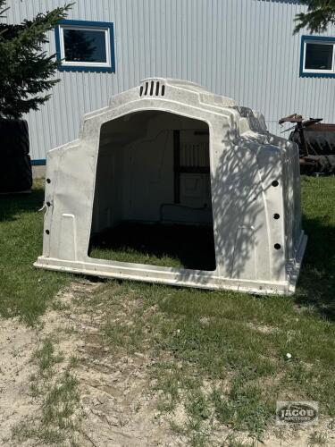 AGRI PLASTICS CALF HUTCH