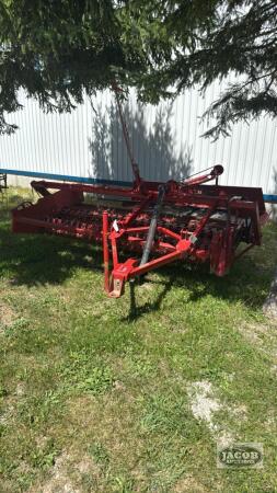 INNES 570 BEAN WINDROWER
