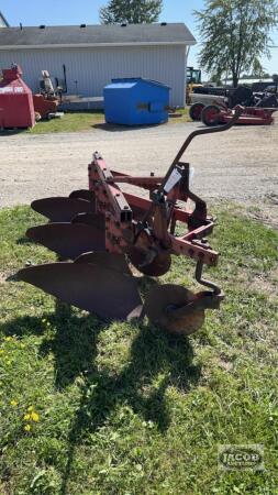 MASSEY FERGUSON 3PTH 3-FURROW PLOW