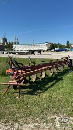 KVERNELAND 6-FURROW SEMI MOUNT PLOW