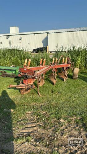 INTERNATIONAL 720 4-FURROW SEMI-MOUNT PLOW