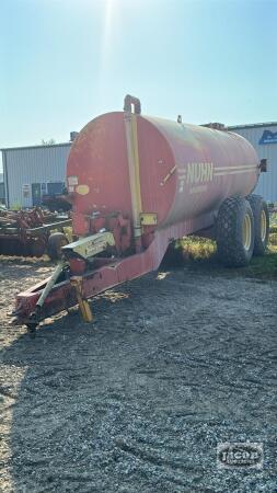 NUHN 4500 GAL. TANDEM LIQUID MANURE TANK