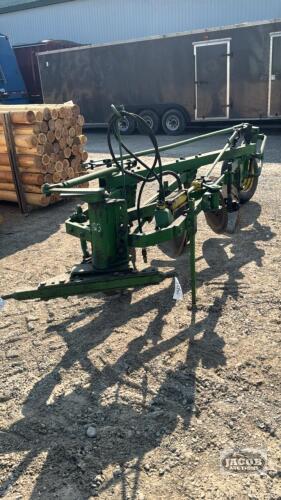 JOHN DEERE 145 3-FURROW SEMI-MOUNT PLOW