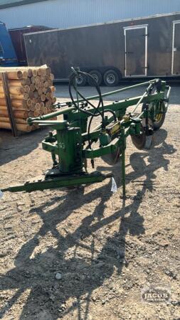 JOHN DEERE 145 3-FURROW SEMI-MOUNT PLOW