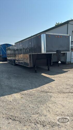32FT GOOSENECK ENCLOSED TRIAXLE TRAILER