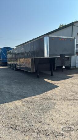32FT GOOSENECK ENCLOSED TRIAXLE TRAILER