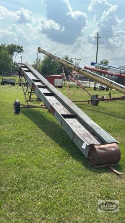 EBERSOL 32FT ENCLOSED BALE ELEVATOR