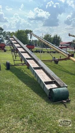 EBERSOL 32FT ENCLOSED BALE ELEVATOR