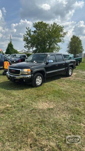 2005 GMC SIERRA Z71 CREW CAB 4WD PICKUP