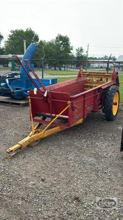 MASSEY HARRIS GROUND DRIVE MANURE SPREADER