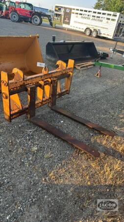 SET OF PALLET FORKS