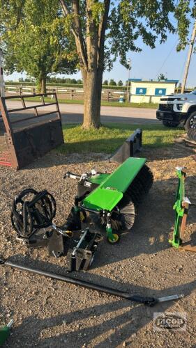 JOHN DEERE 52 QUICK HITCH ROTARY BROOM