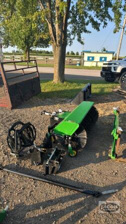 JOHN DEERE 52 QUICK HITCH ROTARY BROOM