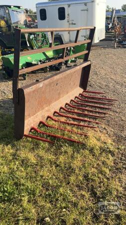 84IN MANURE BUCKET