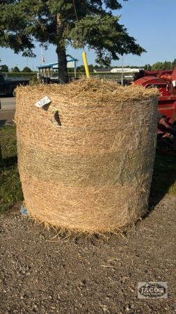 29 ROUND 5X4 BALES OF HAY