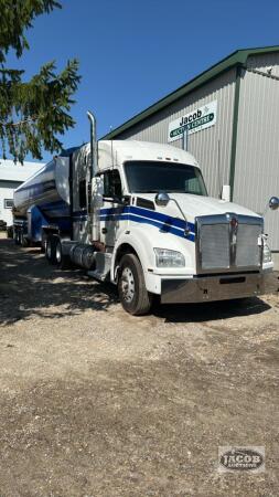2017 KENWORTH T880 AND 1997 WALINGA FEED TRAILER