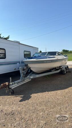 DORAL CLASSIC 20FT BOAT ON TANDEM TRAILER