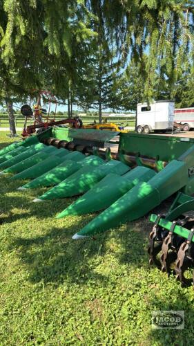 JOHN DEERE 843 8 ROW CORN HEAD