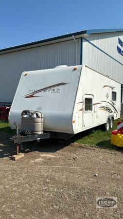 FOREST RIVER SURVEYOR 22FT CAMPER