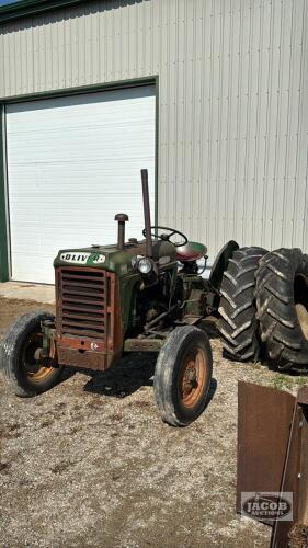 OLIVER 550 GAS TRACTOR