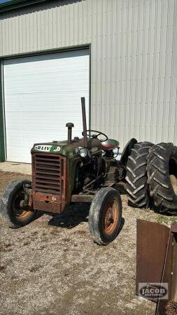OLIVER 550 GAS TRACTOR