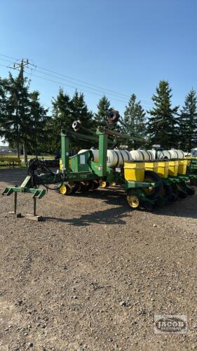 JOHN DEERE 7200 16 ROW CONSERVATION PLANTER