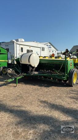 JOHN DEERE 8300 23 RUN SEED DRILL