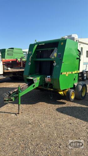 JOHN DEERE 335 4X4 ROUND BALER