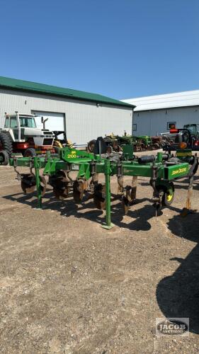 JOHN DEERE 2100 3PTH 7-SHANK MINIMUM TILL RIPPER
