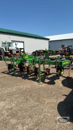 JOHN DEERE 2100 3PTH 7-SHANK MINIMUM TILL RIPPER