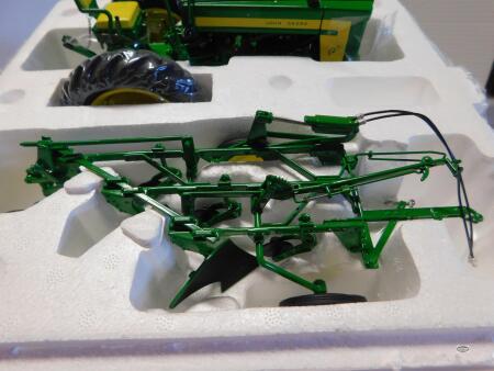 1/16 ERTL JOHN DEERE 620 W/555 PLOW, PRESTIGE, NIB