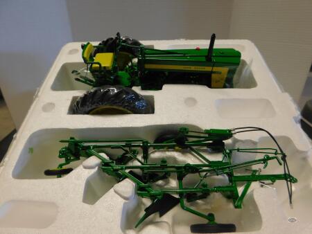 1/16 ERTL JOHN DEERE 620 W/555 PLOW, PRESTIGE, NIB