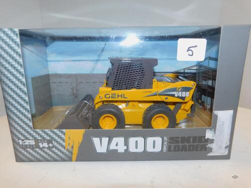 1/25 V400 VERTICAL LIFT SKID LOADER (GEHL)