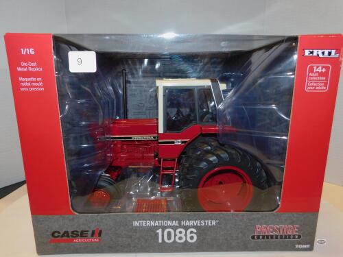 1/16 ERTL PRESTIGE COLLECTION IH 1086