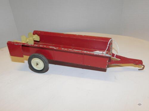 1/16 INTERNATIONAL MANURE SPREADER, 1970'S