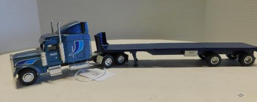 1/64 CUSTOM L.E. WALKER TRANSPORT, FREIGHTLINER