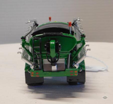 1/64 JOHN DEERE F4365 FLOATER AIR SPREADER, #'D