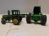 1/64 JOHN DEERE 8870 4WD '55 SERIES & KNIFE - 4