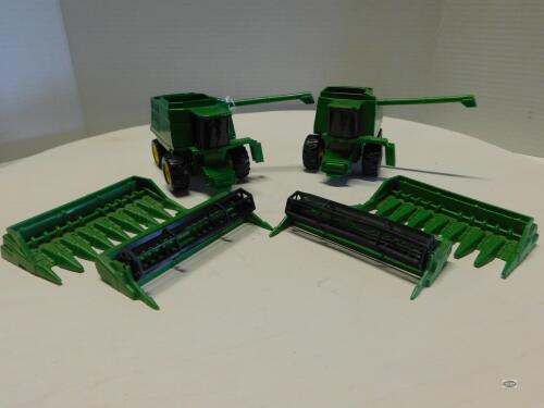1/64 LOT OF JOHN DEERE MAXIMIZER COMBINES W/HEADS
