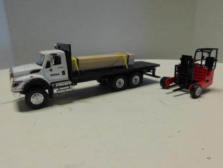 1/64 INT. WORKSTAR DELIVERY TRUCK RONA CUSTOM