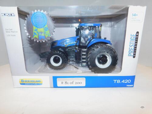 1/32 NEW HOLLAND T8.420 PRESTIGE COLL. ERTL/TOMY