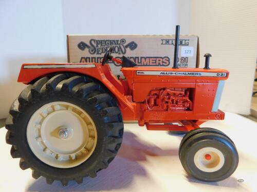 1/16 ALLIS CHALMERS D21, SPECIAL EDITION TRACTOR, NIB