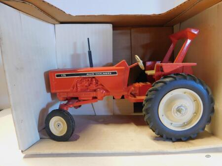1/16 ALLIS CHALMERS 175 TRACTOR W/ROPS, NIB