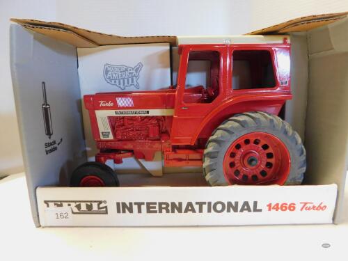 1/16 IH 1466 W/RED CAB, COLL EDN, NIB